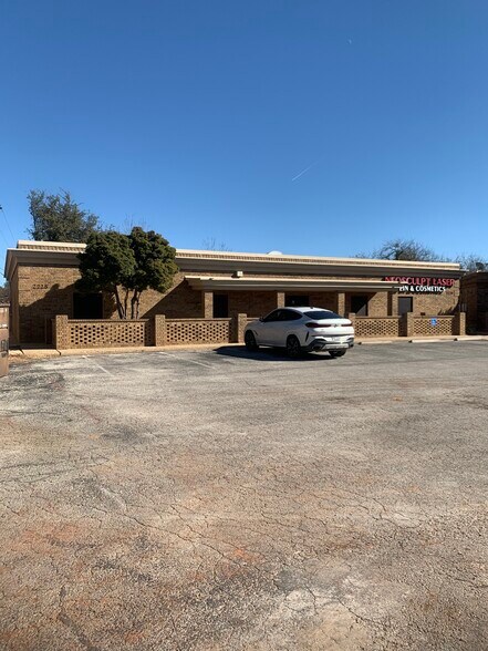 2225 S Danville Dr, Abilene, TX à vendre - Photo de l’immeuble – Image 1 sur 6