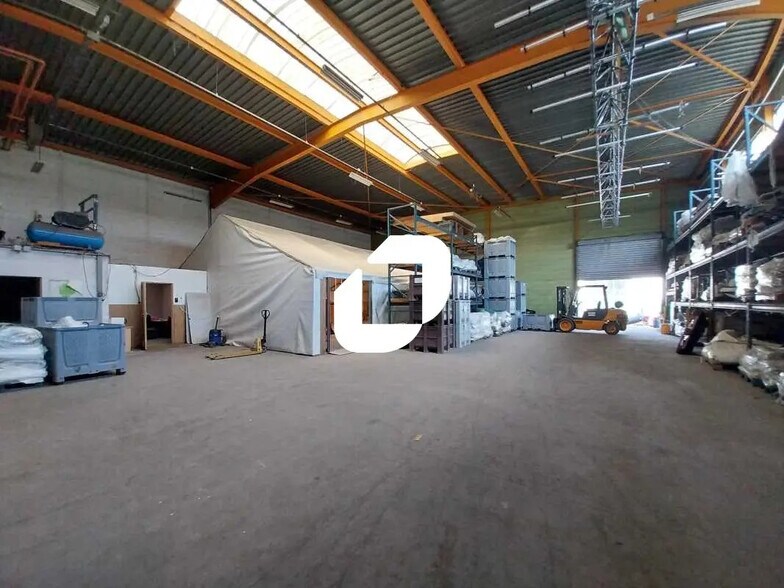 Local d’activités dans Trappes à louer - Photo de l’immeuble – Image 1 sur 8