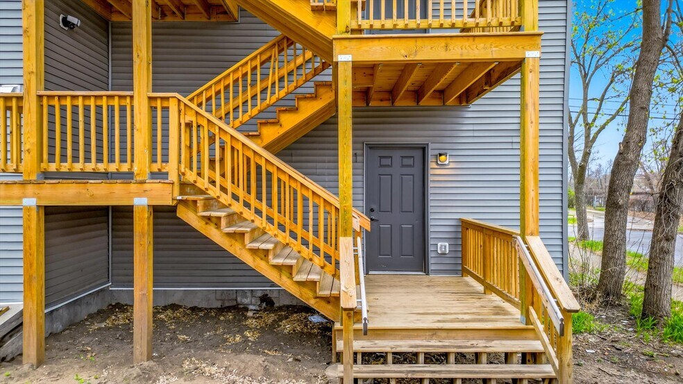814 6th St SE, Minneapolis, MN à vendre - Photo de l’immeuble – Image 3 sur 47