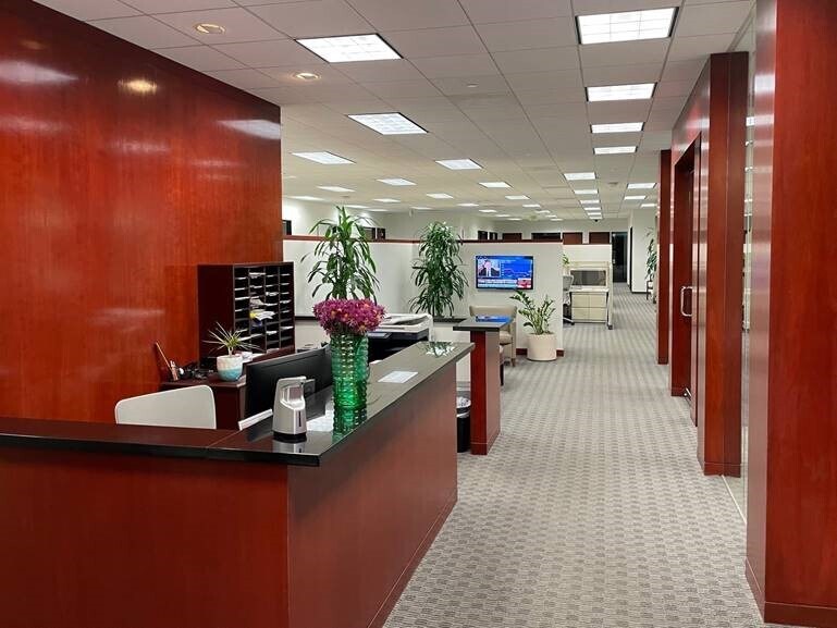 17 Corporate Plaza Dr, Newport Beach, CA à louer - Photo intérieure – Image 2 sur 14