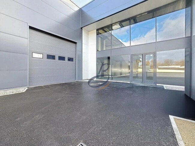 Plus de détails pour 4 Impasse Marie-Louise Lantelme, Bourgoin-Jallieu - Bureau, Local d'activités à louer