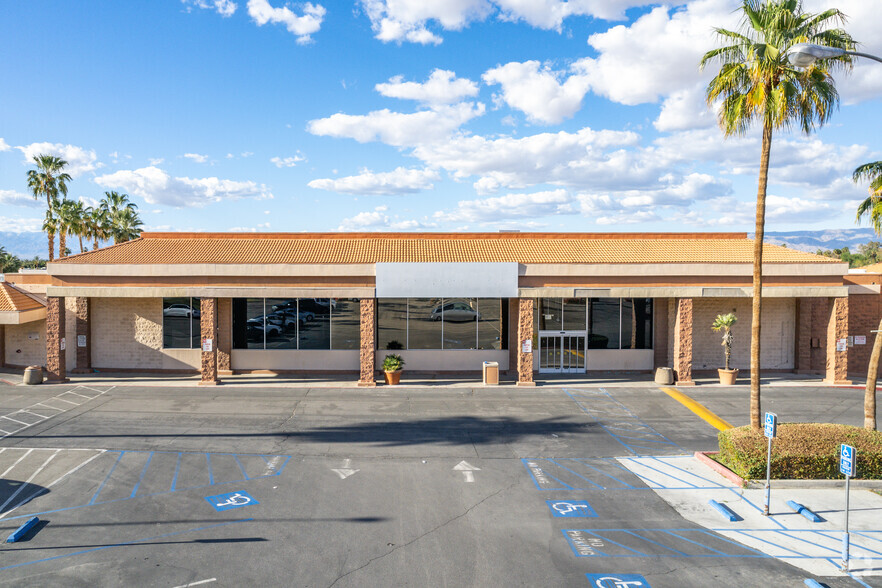 69044 E Palm Canyon Dr, Cathedral City, CA à louer - Photo de l’immeuble – Image 3 sur 12