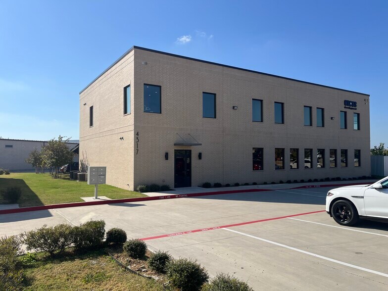 4317 Marsh Ridge, Carrollton, TX à vendre - Photo de l’immeuble – Image 2 sur 25