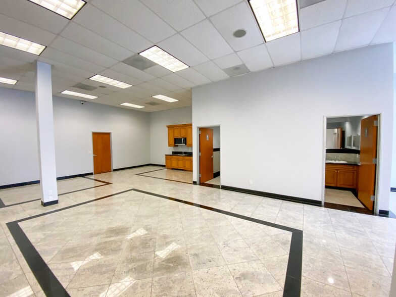 3190 Airport Loop Dr, Costa Mesa, CA à louer - Photo de l’immeuble – Image 3 sur 10