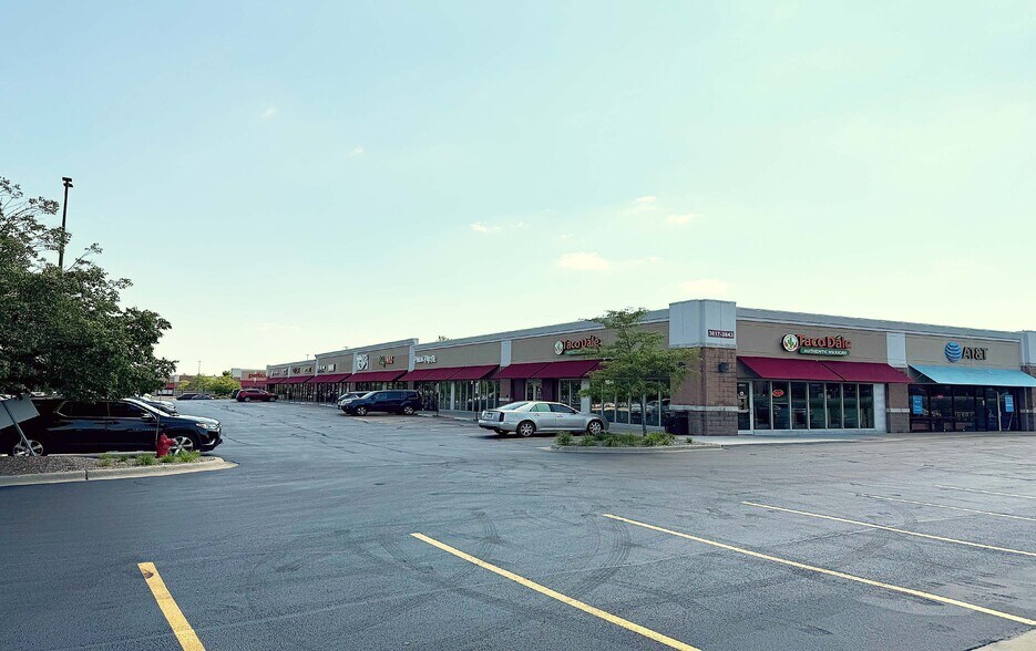 3817-3843 E Main St, St Charles, IL à louer - Photo de l’immeuble – Image 3 sur 4