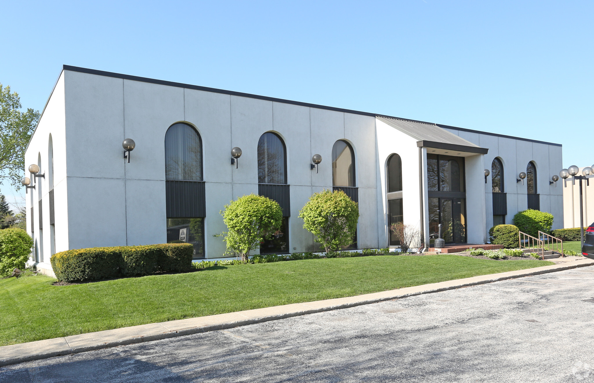 5 E College Dr, Arlington Heights, IL à louer Photo de l’immeuble– Image 1 sur 4