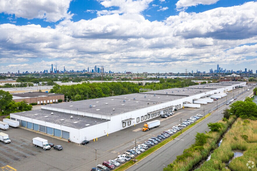 1000 New County Rd, Secaucus, NJ à louer - Photo de l’immeuble – Image 2 sur 3