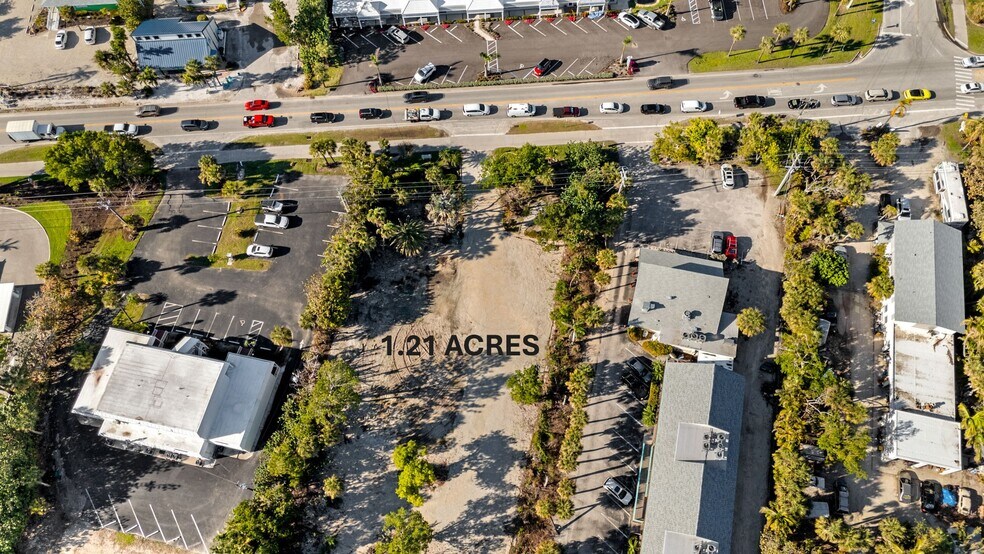 1625 Periwinkle Way, Sanibel, FL à vendre - Photo de l’immeuble – Image 2 sur 12