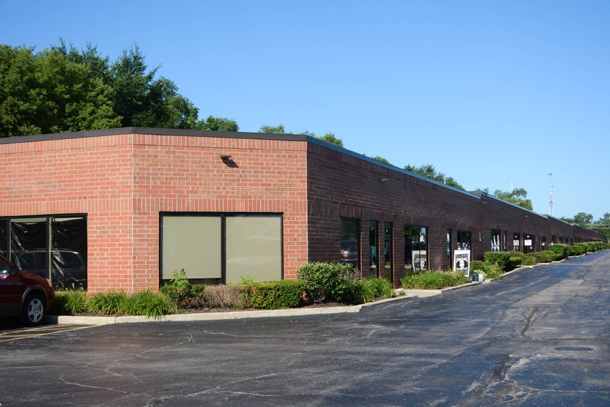 111 Erick St, Crystal Lake, IL à louer - Photo de l’immeuble – Image 2 sur 6