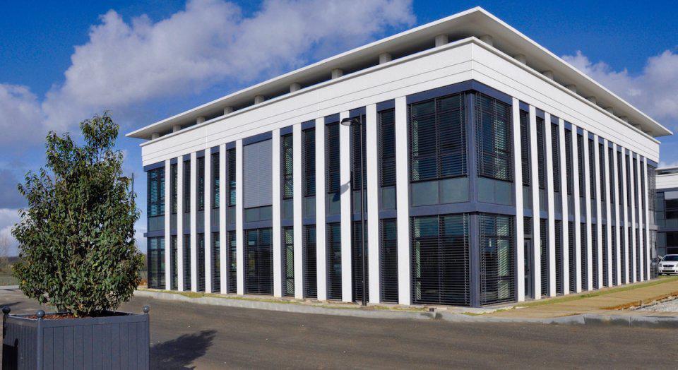 Local d’activités dans Élancourt à louer - Photo de l’immeuble – Image 3 sur 5