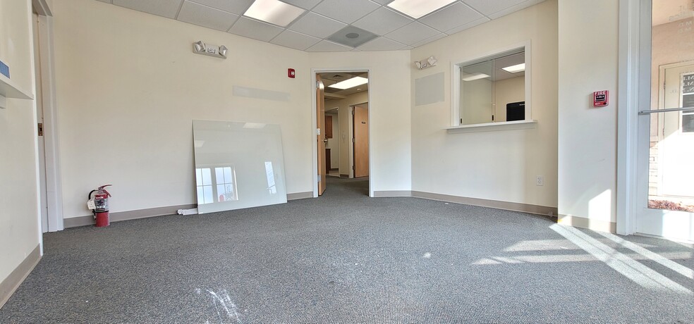 1353 Boston Post Rd, Madison, CT à louer - Photo de l’immeuble – Image 3 sur 18