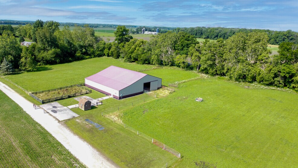 9185 E County Road 700 N, Hope, IN à louer - Photo de l’immeuble – Image 1 sur 10