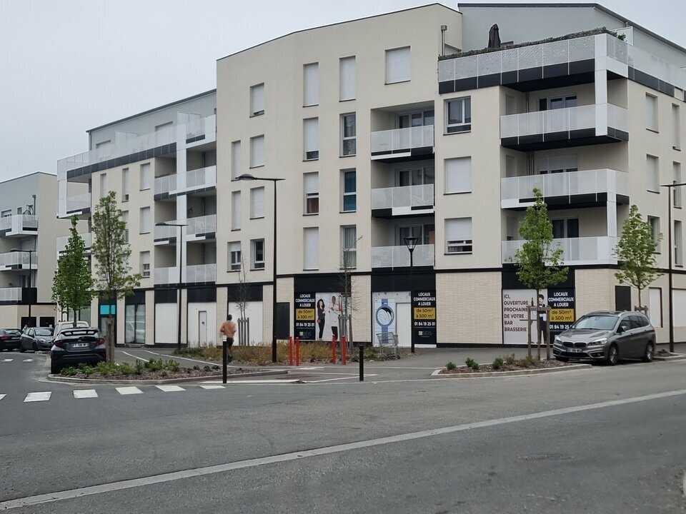 Local commercial dans Melun à louer Photo de l’immeuble– Image 1 sur 8