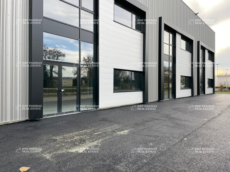 Local d'activités dans Thouaré-sur-Loire à vendre - Photo de l’immeuble – Image 2 sur 10