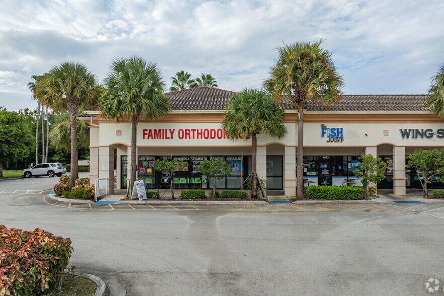 4570 Lyons Rd, Coconut Creek, FL à louer - Photo de l’immeuble – Image 3 sur 4