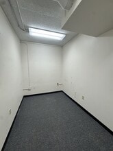 8005 Plainfield Rd, Cincinnati, OH à louer Photo intérieure– Image 2 sur 4
