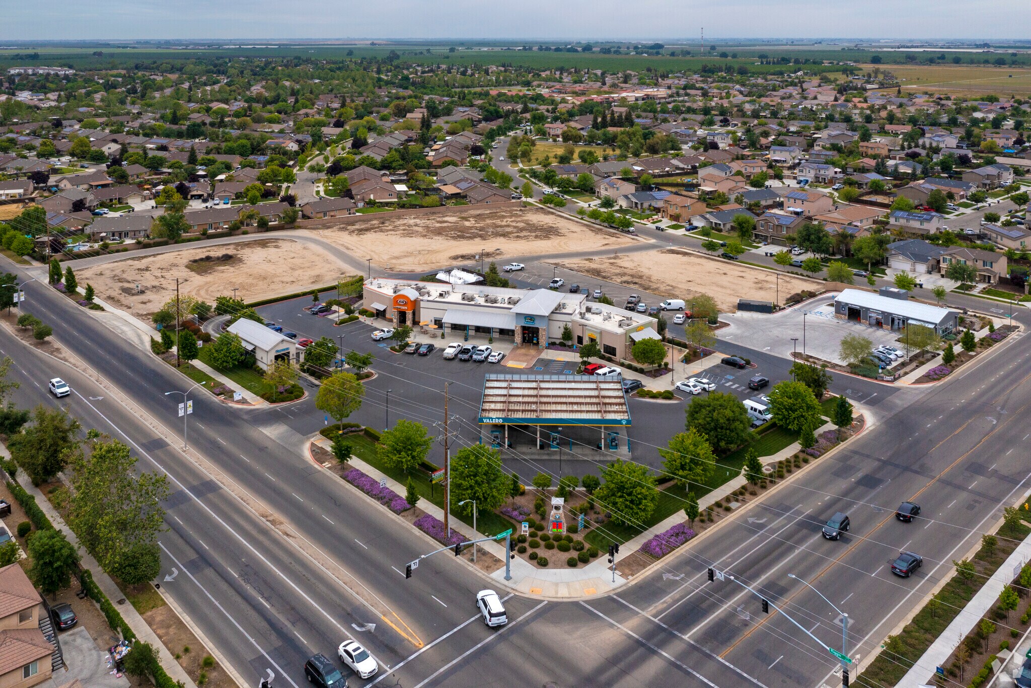 NWC Mooney & Riggin Ave, Visalia, CA à louer Photo de l’immeuble– Image 1 sur 6