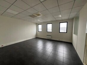 Local d'activités dans Vénissieux à vendre Photo intérieure– Image 2 sur 6