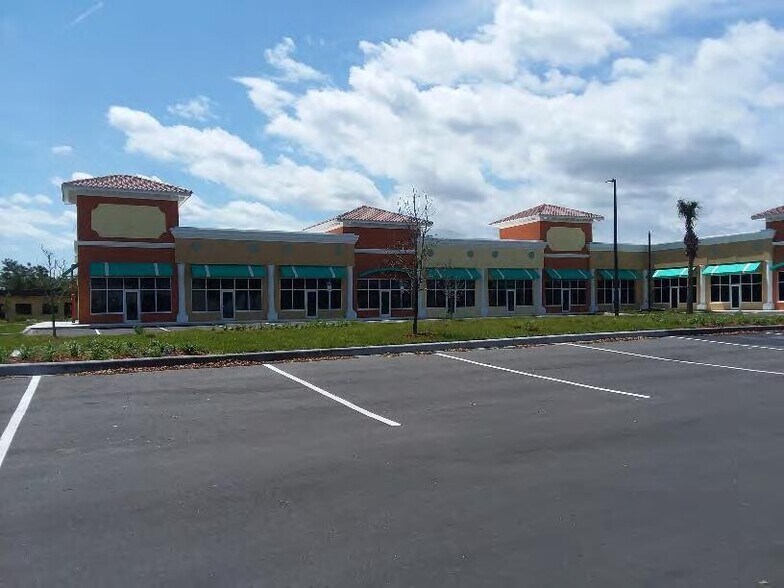 3420 N Wickham Rd, Melbourne, FL à louer - Photo de l’immeuble – Image 3 sur 5