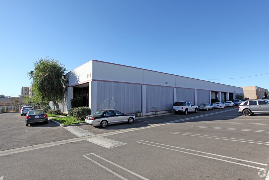 9411 Winnetka Ave, Chatsworth, CA à louer - Photo principale – Image 1 sur 2