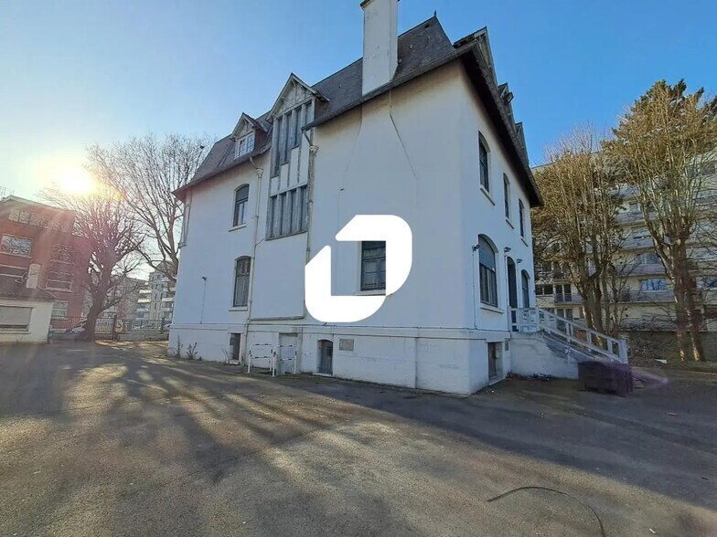 Bureau dans Saint-André-lez-Lille à louer - Photo de l’immeuble – Image 2 sur 8