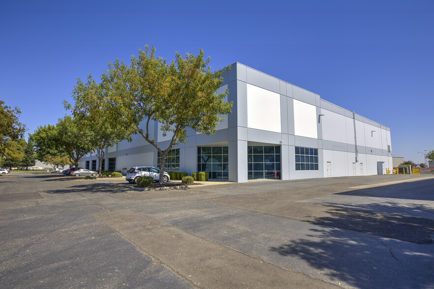 6750 S Longe St, Stockton, CA à louer - Photo de l’immeuble – Image 1 sur 3