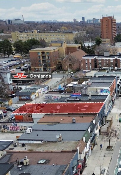 940 Danforth Ave, Toronto, ON à vendre - Photo de l’immeuble – Image 2 sur 3