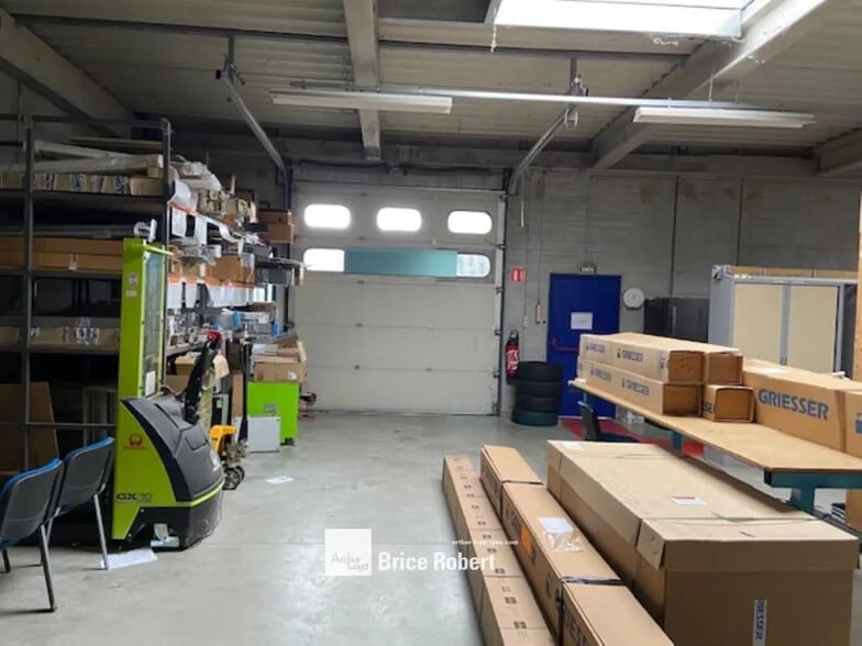 Bureau dans Décines-Charpieu à louer - Photo intérieure – Image 2 sur 12