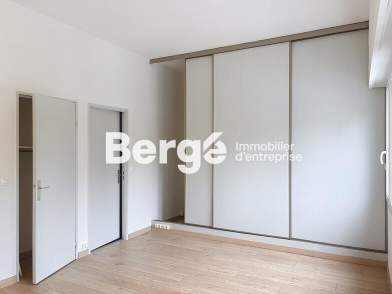 Bureau dans Cagnes-sur-Mer à vendre - Photo de l’immeuble – Image 3 sur 7