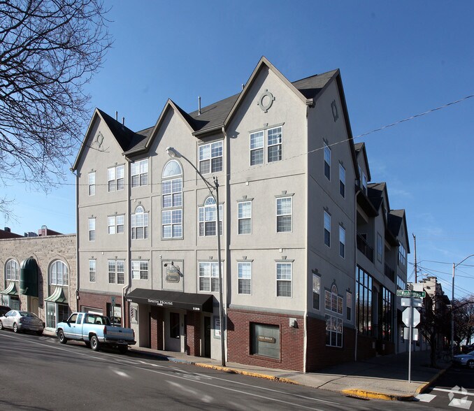 121-129 N Washington St, Bloomington, IN à vendre - Photo de l’immeuble – Image 3 sur 5