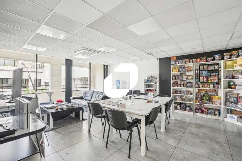 Bureau dans Levallois-Perret à louer - Photo de l’immeuble – Image 3 sur 12