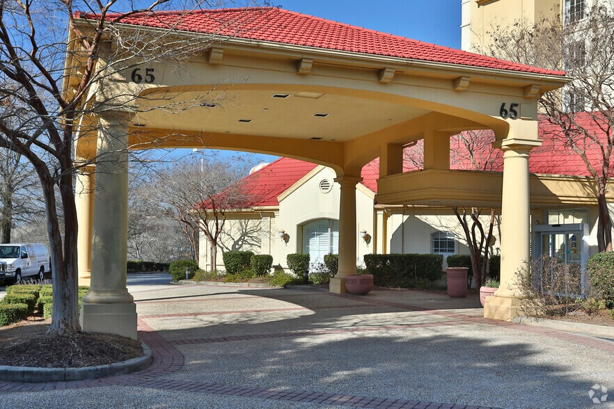 65 W Orchard Park Dr, Greenville, SC à vendre - Photo de l’immeuble – Image 3 sur 5