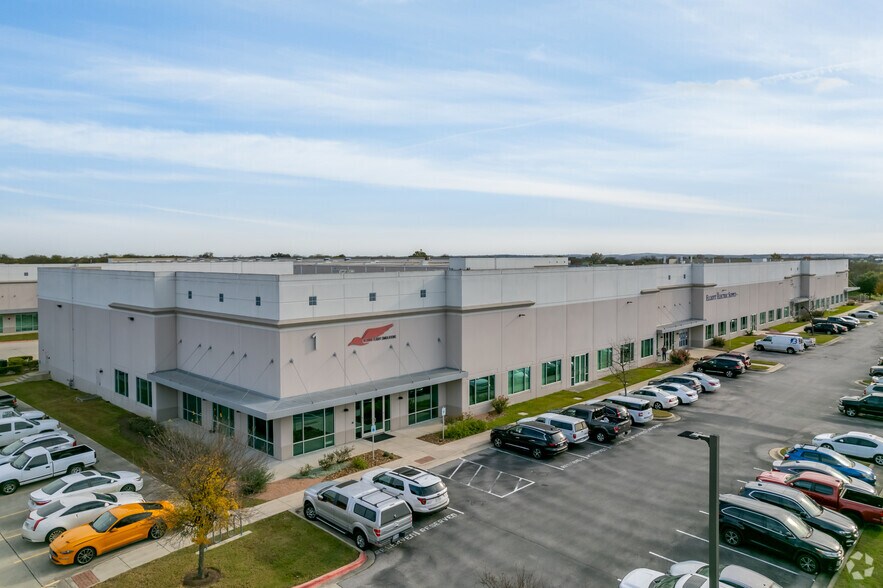 2301 E Saint Elmo Rd, Austin, TX à louer - Photo de l’immeuble – Image 2 sur 15