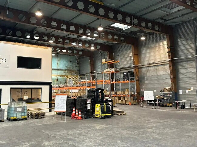 Plus de détails pour Local d’activités à vendre