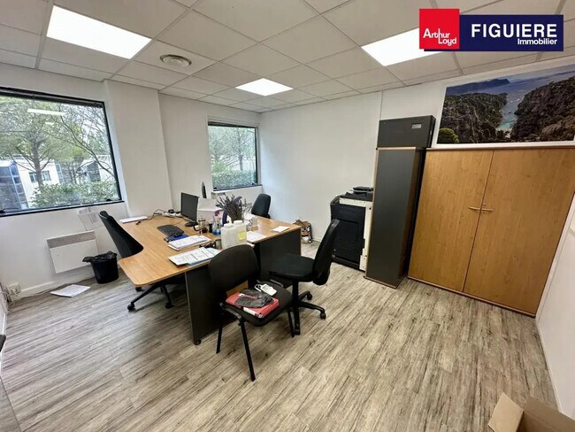 Plus de détails pour Bureau à louer