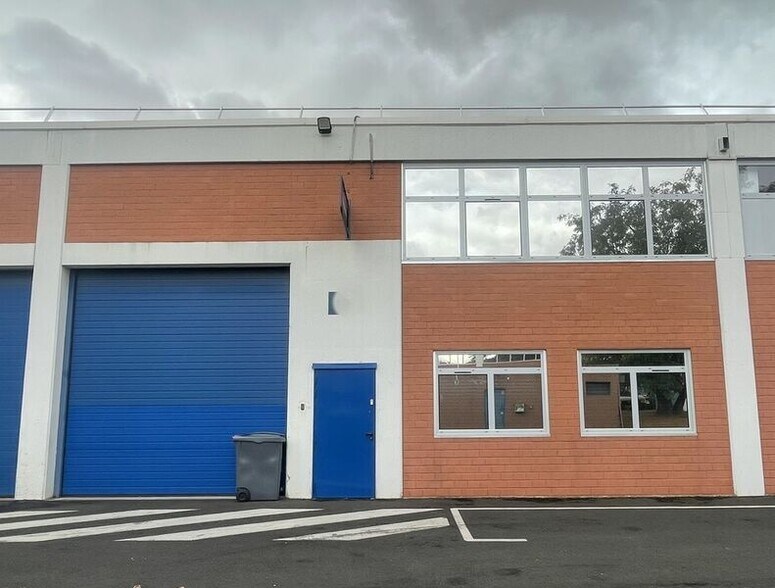 Local d’activités dans Villepinte à louer - Photo de l’immeuble – Image 3 sur 13