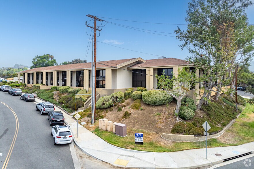 5210 Lewis Rd, Agoura Hills, CA à vendre - Photo principale – Image 1 sur 1