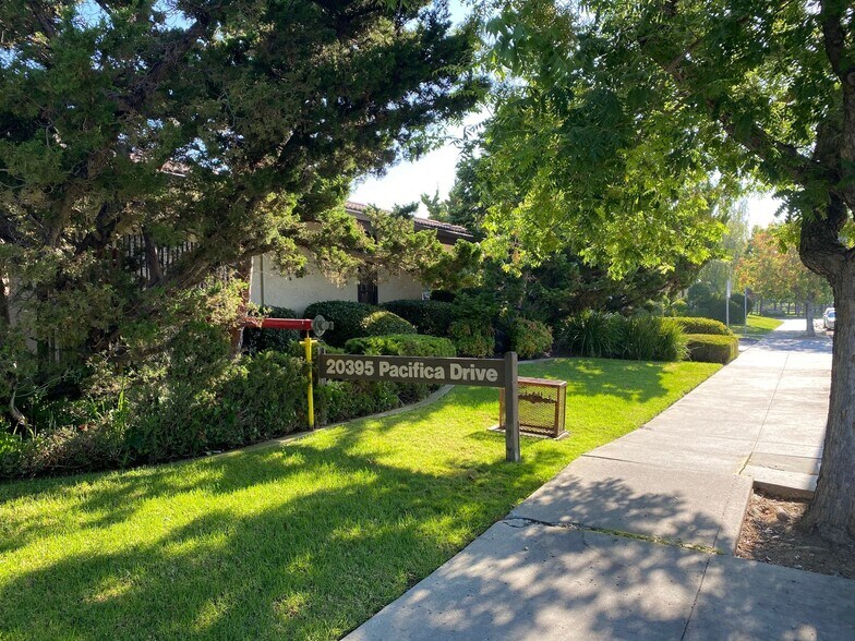 20395 Pacifica Dr, Cupertino, CA à vendre - Photo de l’immeuble – Image 3 sur 4