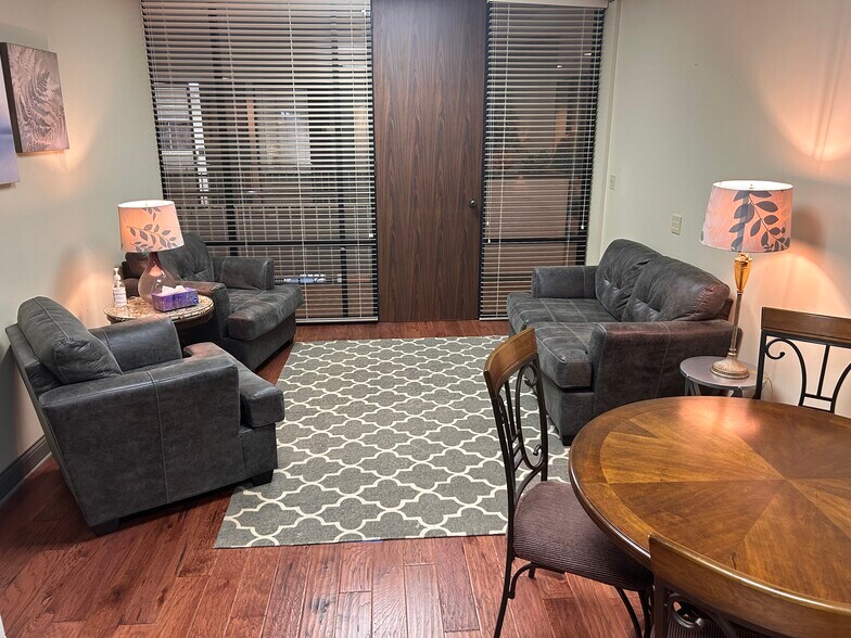 222 Sidney Baker St S, Kerrville, TX à vendre - Photo de l’immeuble – Image 2 sur 18