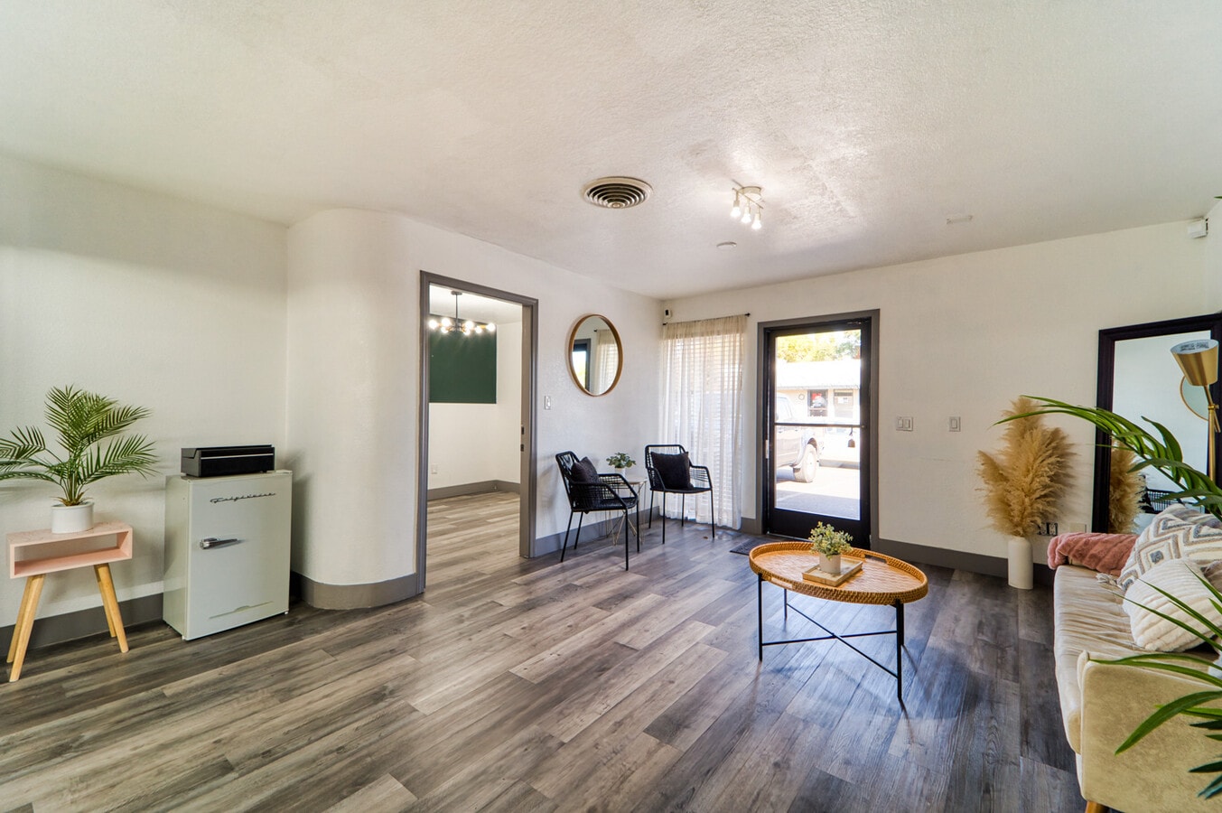 1547 Starr Dr, Yuba City, CA 95993 - Lot K - - Photo intérieure - Image 2 of 11