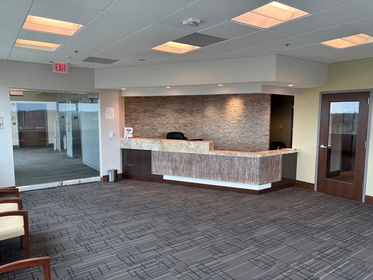 24430 Stone Springs Blvd, Dulles Town Center, VA 20166 - Lot 500 - - Photo intérieure - Image 2 of 8