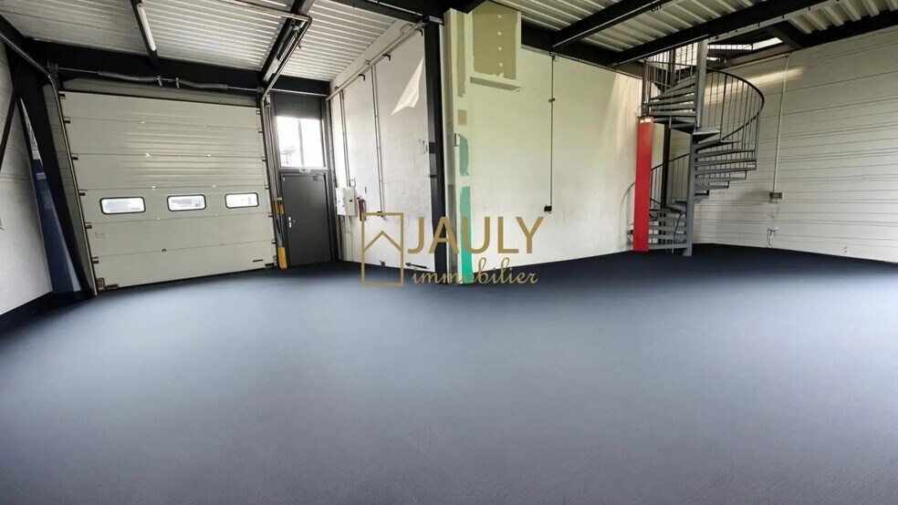 Local d’activités dans Mareuil-lès-Meaux à louer - Photo de l’immeuble – Image 1 sur 11