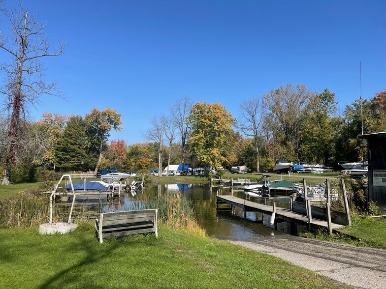 9503 Hitchcock Point, Bridgeport, NY à vendre - Photo de l’immeuble – Image 3 sur 34