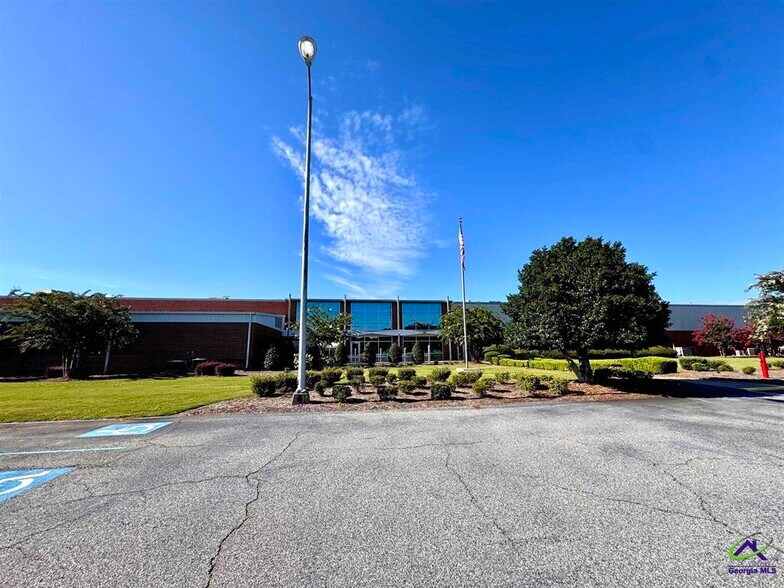 801 Valley Dr, Perry, GA à louer - Photo de l’immeuble – Image 3 sur 30