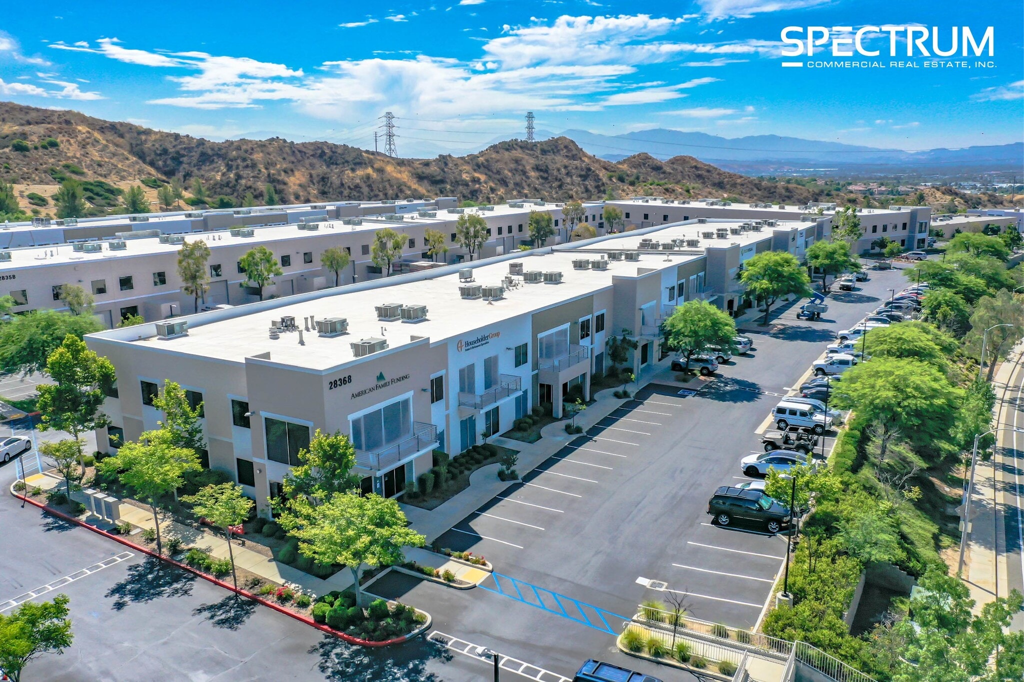 28368 Constellation Rd, Valencia, CA à louer Photo principale– Image 1 sur 6