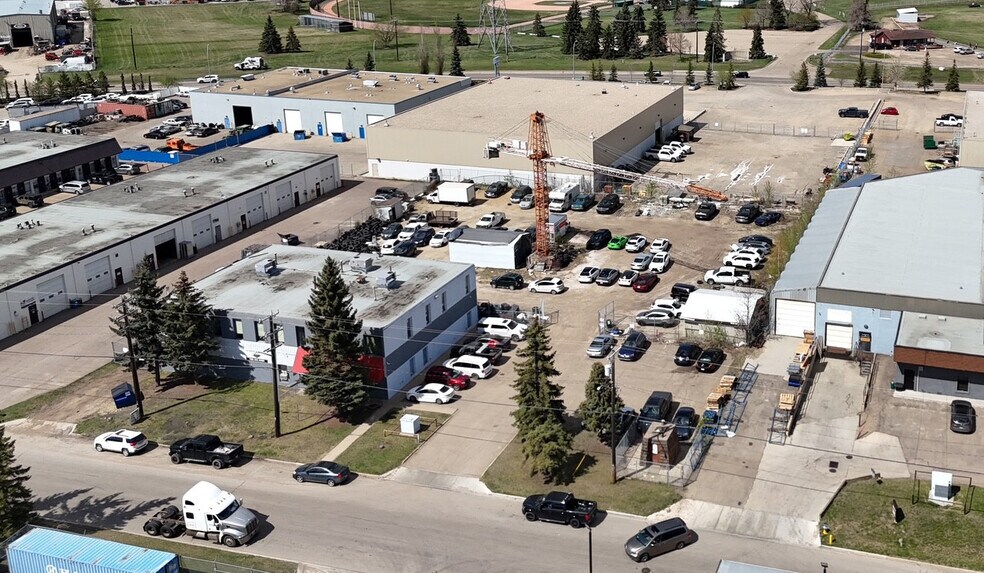 9704 27th Ave NW, Edmonton, AB à vendre - Photo de l’immeuble – Image 3 sur 8