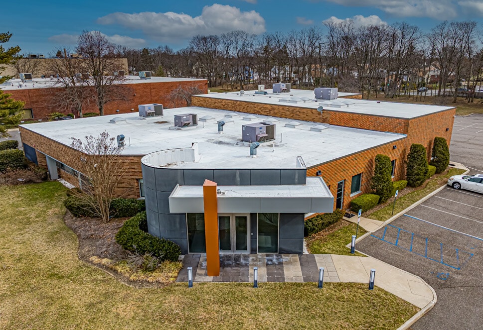 8400 New Horizons Blvd, Amityville, NY à vendre Photo principale– Image 1 sur 13