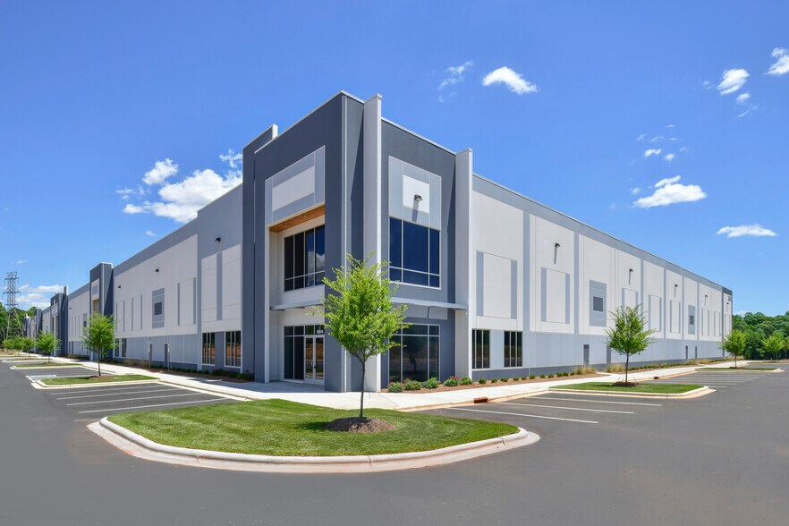 3720 Shopton Rd, Charlotte, NC à louer - Photo de l’immeuble – Image 1 sur 7