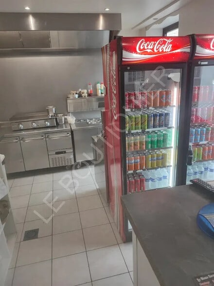 Local commercial dans Elbeuf à vendre - Photo intérieure – Image 3 sur 3