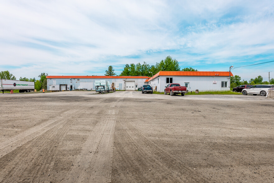 72 Rue Principale, St-François-Xavier-de-Brompton, QC à louer - Photo de l’immeuble – Image 3 sur 8